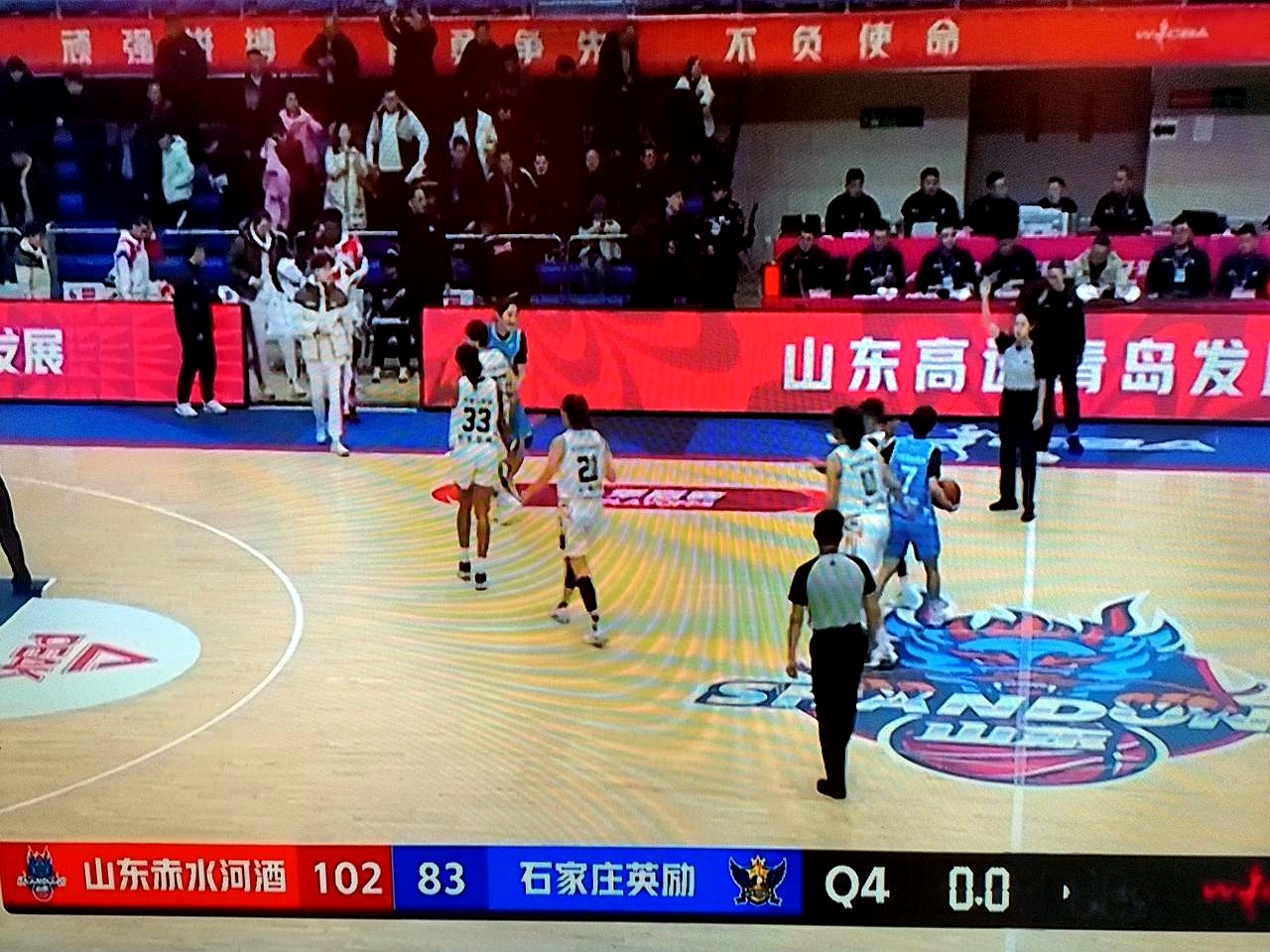 篮网队全队发挥出色，轻松晋级