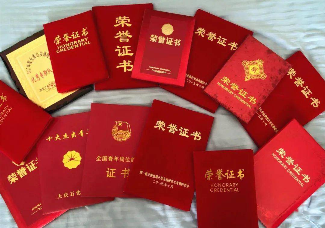 球场上燃情对决国家队士气高昂为荣誉奋斗的简单介绍