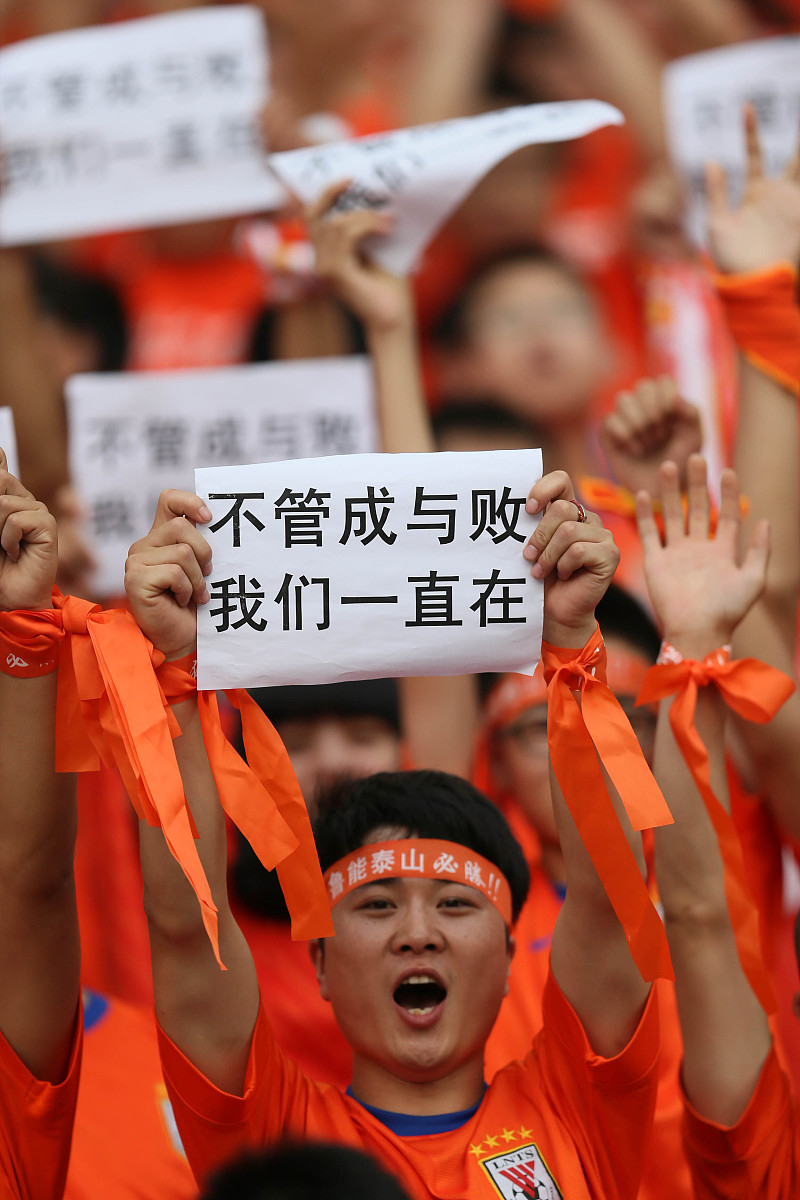 开yun体育官网-包含精湛技术赚足观众掌声，球员们奋力拼搏的词条