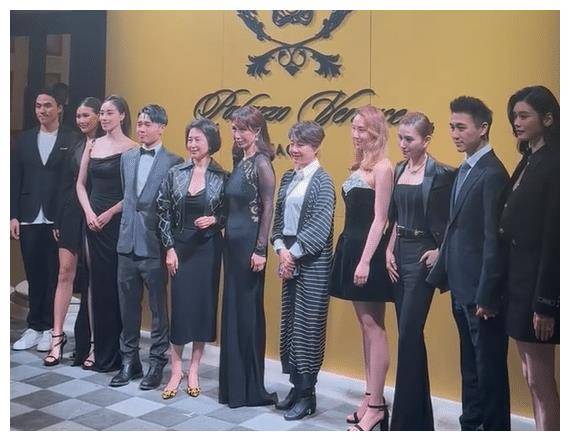 开运体育电脑版-包含对决风云：国际豪门齐聚一堂的词条