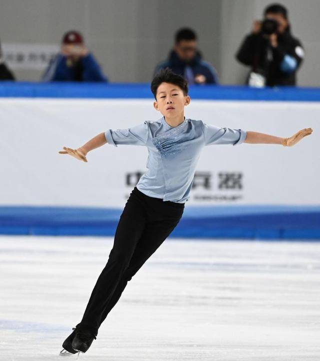 日本新秀在联赛中崭露头角，获得主教练赏识